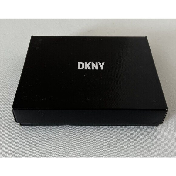 New DKNY Boxed Small Zip Around Wallet Metallic Silver - Picture 4 of 4